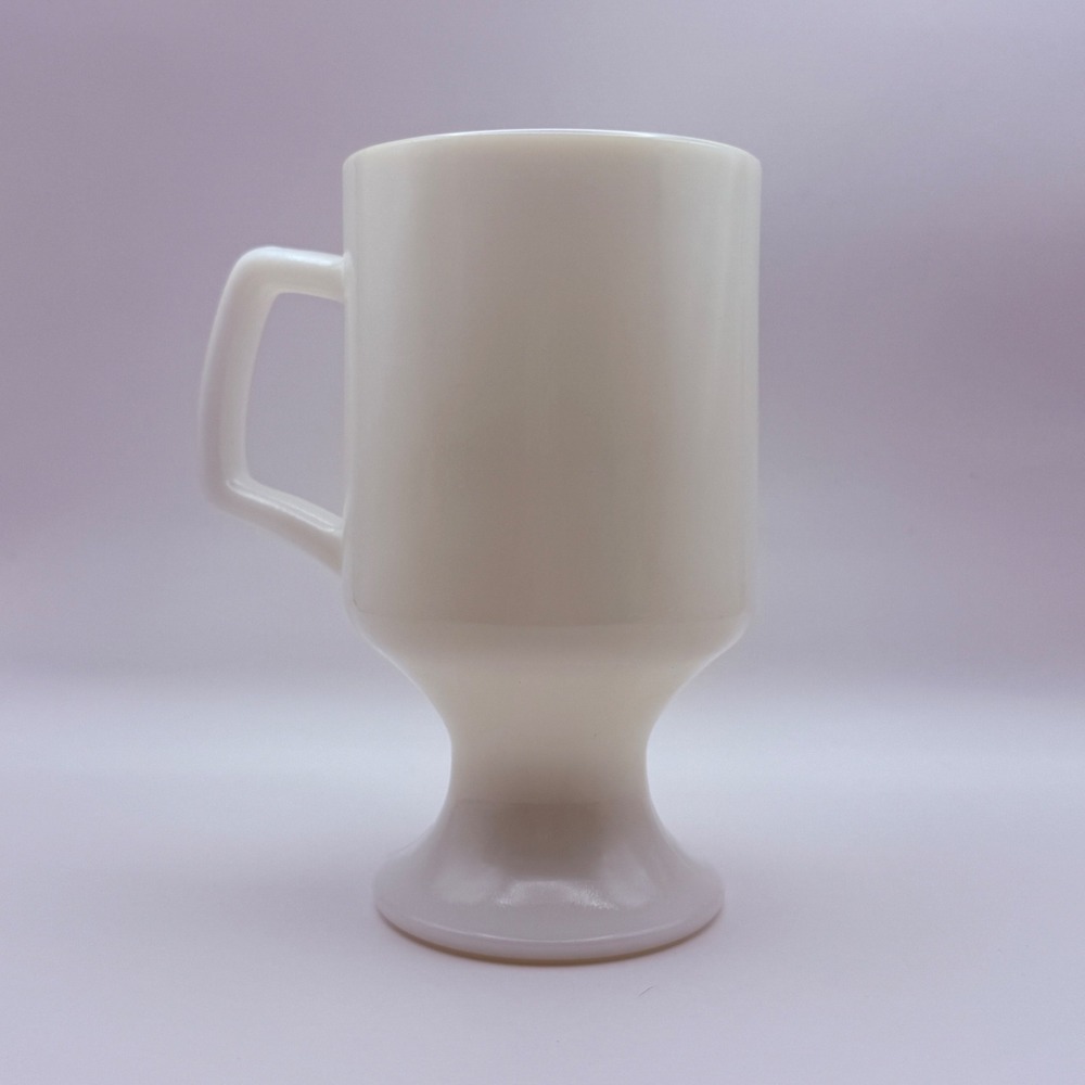 Vintage Walt Disney World Milk Glass Pedestal Mug Chris‎ Cinderella Castle Blue - Picture 2 of 3